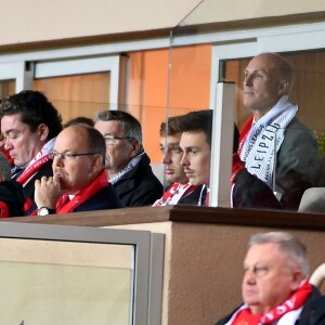 Le prince Albert II de Monaco et ses neveux Pierre Casiraghi et Louis Ducruet au Stade Louis-II le 21 novembre 2017 lors de la défaite de l'AS Monaco contre le RB Leipzig en Ligue des Champions. © Bruno Bebert/Bestimage