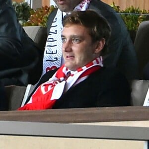 Le prince Albert II de Monaco et ses neveux Pierre Casiraghi et Louis Ducruet au Stade Louis-II le 21 novembre 2017 lors de la défaite de l'AS Monaco contre le RB Leipzig en Ligue des Champions. © Bruno Bebert/Bestimage