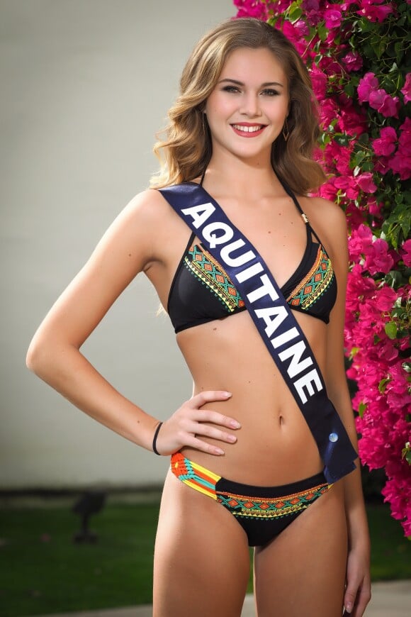 Miss Aquitaine en maillot de bain lors du voyage Miss France 2018 en Californie, en novembre 2017.
