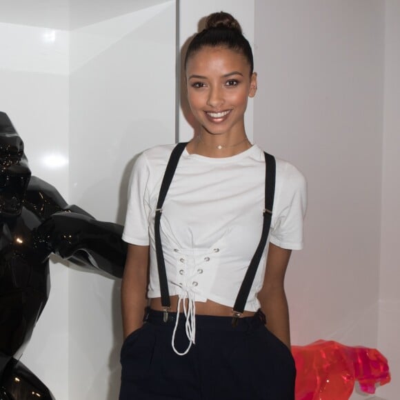 Exclusif - Flora Coquerel (miss France 2014) - Cocktail d'inauguration de la première galerie Pop Art Concept store entièrement dédié aux oeuvres de Richard Orlinski à Paris, le 23 novembre 2017. © Tiziano da Silva/Bestimage