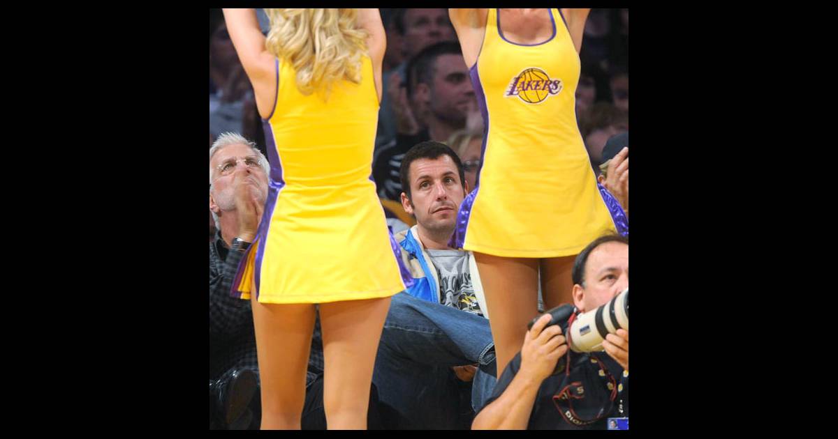 Adam Sandler Le 25 Novembre 2008 Lors D Un Des Tres Prises Match