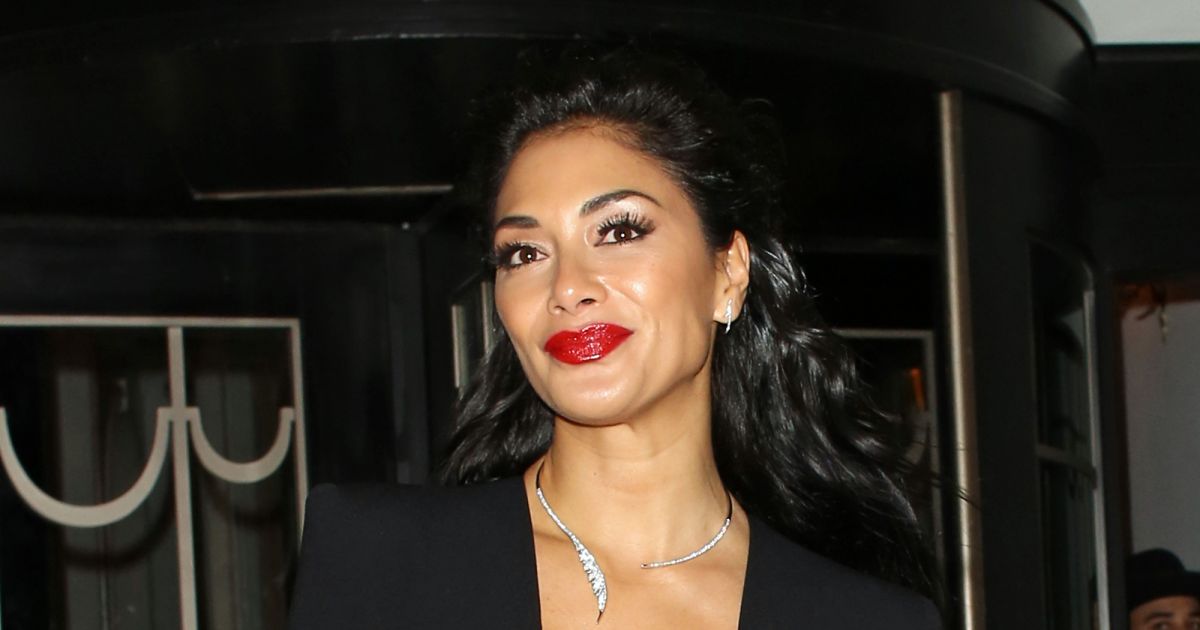 Nicole Scherzinger toute poitrine dehors People à la sortie de la soirée de gala Brilliant Is