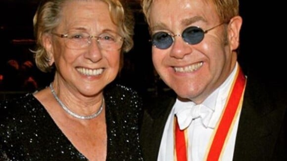 Elton John "triste et choqué" : sa mère est morte