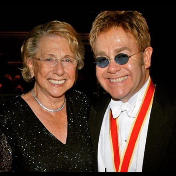 Elton John pleure la mort de sa mère Sheila Farebrother, survenue le 4 décembre 2017