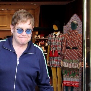 Elton John à la sortie du magasin Gucci à Beverly Hills. Le 9 octobre 2017