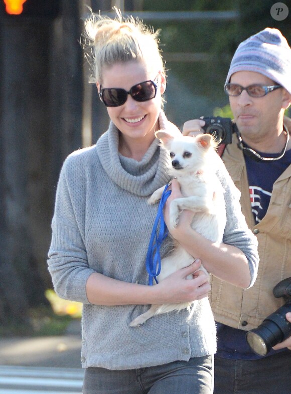 Katherine Heigl se promène avec son chien Gracie Lou à Los Angeles le 28 janvier 2015
