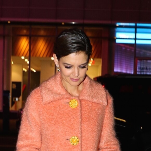Katie Holmes arrive à la soirée d'ouverture de la boutique Privé Revaux, à New York, le 4 décembre 2017 