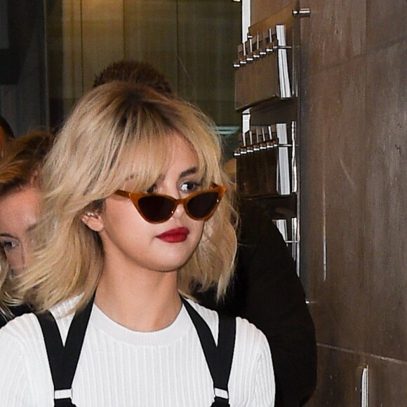 Selena Gomez arrive dans les studios de la Radio BBC 1 à Londres, le 4 décembre 2017.