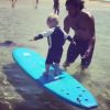 Natasha St-Pier a filmé son fils Bixente faisant du surf avec son papa Grégory. Août 2017