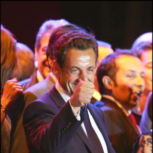 Nicolas Sarkozy fête sa victoire entouré de toutes ses amis politiques, people, et sa famille, sur la place de la Concorde, le 6 mai 2007.