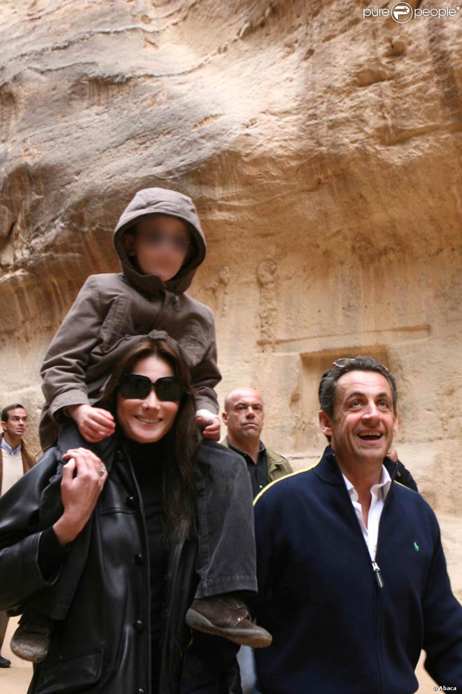 Carla Bruni Et Son Fils Aurelien Avec Nicolas Sarkozy A Petra En Janvier 2008 Purepeople