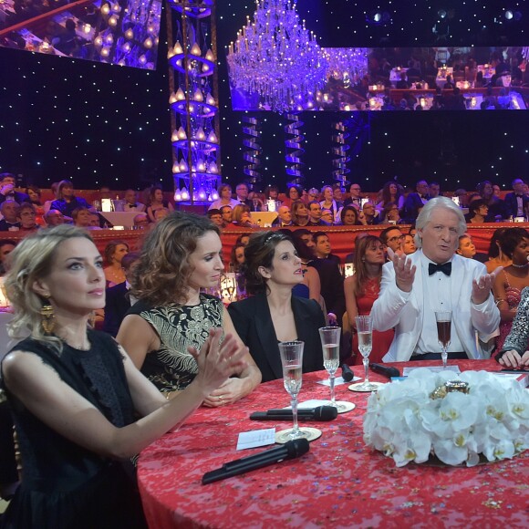 Exclusif - Sidonie Bonnec, Marie-Sophie Lacarrau, Faustine Bollaert, Patrick Sébastien, Wendy Bouchard, Chloé Nabédian et Fanny Agostini - Enregistrement de l'émission "Le Plus Grand Cabaret du Monde spécial nouvel an" avec Patrick Sébastien. Le 4 décembre 2017. © Giancarlo Gorassini/Bestimage