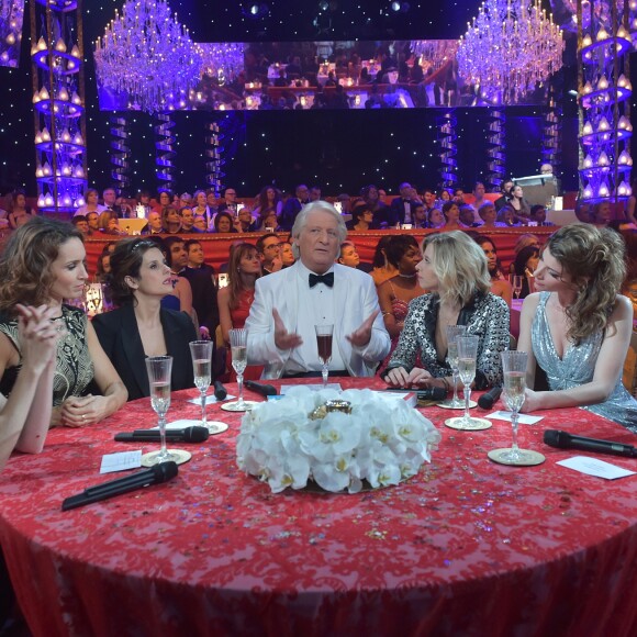 Exclusif - Sidonie Bonnec, Marie-Sophie Lacarrau, Faustine Bollaert, Patrick Sébastien, Wendy Bouchard, Chloé Nabédian et Fanny Agostini - Enregistrement de l'émission "Le Plus Grand Cabaret du Monde spécial nouvel an" avec Patrick Sébastien. Le 4 décembre 2017. © Giancarlo Gorassini/Bestimage