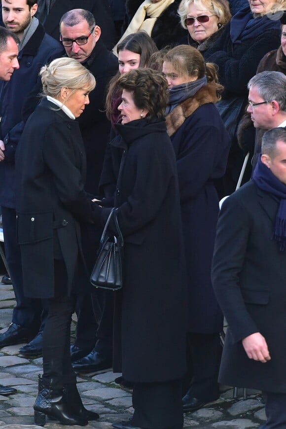 La première dame Brigitte Macron, Françoise Beghin, la femme de Jean d'Ormesson lors de la cérémonie d'hommage national à Jean d'Ormesson à l'hôtel des Invalides à Paris le 8 décembre 2017. © Giancarlo Gorassini / Bestimage