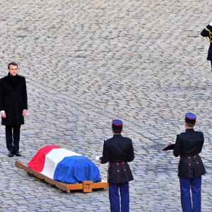 Le président Emmanuel Macron lors de la cérémonie d'hommage national à Jean d'Ormesson à l'hôtel des Invalides à Paris le 8 décembre 2017. © Giancarlo Gorassini / Bestimage