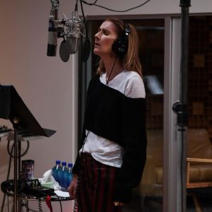 Céline Dion en studio. Facebook, décembre 2017
