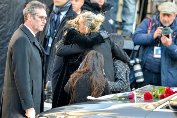 David Hallyday, Laura Smet, Laeticia Hallyday et ses filles Jade et Joy devant l'église de la Madeleine pour les obsèques de Johnny Hallyday à Paris, France, le 9 décembre 2017. © Veeren/Bestimage