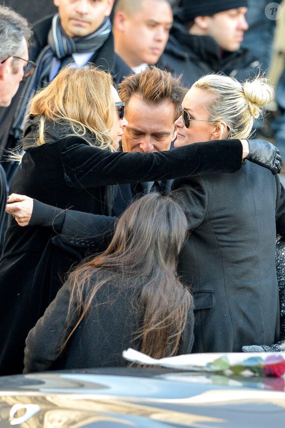 David Hallyday, Laura Smet, Laeticia Hallyday et ses filles Jade et Joy devant l'église de la Madeleine pour les obsèques de Johnny Hallyday à Paris, France, le 9 décembre 2017. © Veeren/Bestimage