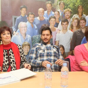 Exclusif - Joël Santoni, Anny duperey, Alexandre Thibault - Séance de dédicaces à l'occasion du livre commémorant les 25 ans de la série "Une famille formidable" à la librairie Gibert Joseph à Paris, le 09 décembre 2017 © CVS/Bestimage