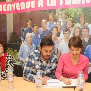 Exclusif - Joël Santoni, Anny duperey, Alexandre Thibault, Cécile Caillaud - Séance de dédicaces à l'occasion du livre commémorant les 25 ans de la série "Une famille formidable" à la librairie Gibert Joseph à Paris, le 09 décembre 2017 © CVS/Bestimage