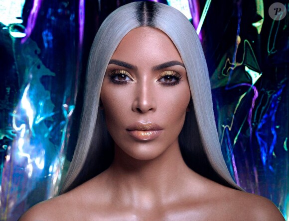 Kim Kardashian lance "Ultralight Beams" pour KKW BEAUTY. 2017.