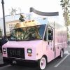 Le "Kylie Truck" de Kylie Cosmetics commence sa tournée à The Grove. Los Angeles, le 8 décembre 2017.
