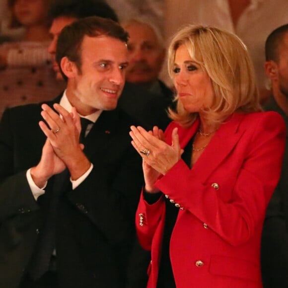 Exclusif - Marc Ladreit de Lacharrière, le président de la République Emmanuel Macron, son épouse Brigitte Macron et Jean-Claude Camus - Représentation de la pièce de théâtre "Le Tartuffe" au théâtre de la porte Saint-Martin à Paris, le 14 octobre 2017. © Sébastien Valiela/Bestimage