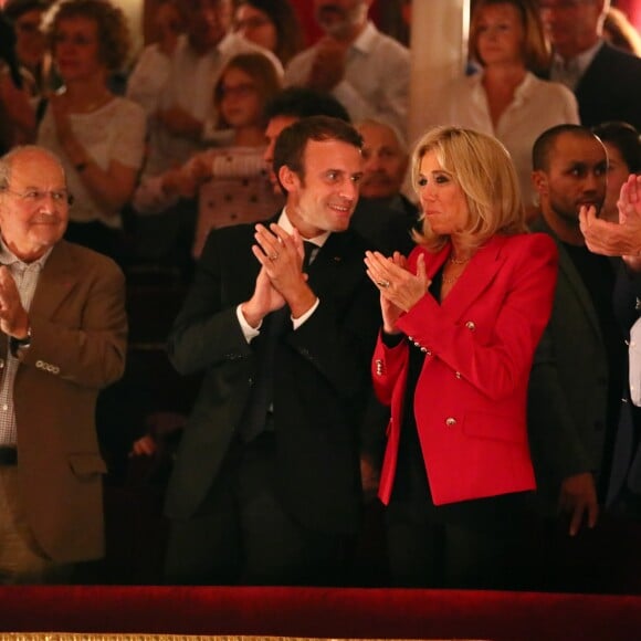 Exclusif - Marc Ladreit de Lacharrière, le président de la République française Emmanuel Macron, sa femme la Première Dame Brigitte Macron (Trogneux) et Jean-Claude Camus - Le président de la République française et sa femme la Première Dame sont allés à la représentation de la pièce de théâtre "Le Tartuffe" au théâtre de La Porte Saint-Martin à Paris, France, le 14 octobre 2017. © Sébastien Valiela/Bestimage