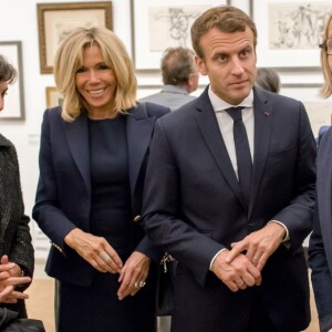 Le président du musée national Picasso-Paris Laurent Le Bon, le président de la République française Emmanuel Macron, sa femme Brigitte Macron et la ministre de la Culture Françoise Nyssen - Le couple présidentiel à l'inauguration de l'exposition "Picasso 1932, année érotique" en présence d'une des filles du peintre au musée Picasso-Paris, le 8 octobre 2017. © Ian Langsdon/Pool/Bestimage