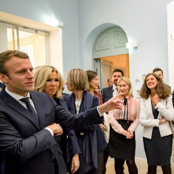 Le président de la République Emmanuel Macron, sa femme Brigitte Macron, la ministre de la Culture Françoise Nyssen et Diana Widmaier Picasso - Le couple présidentiel à l'inauguration de l'exposition "Picasso 1932, année érotique" en présence d'une des filles du peintre au musée Picasso-Paris, le 8 octobre 2017. © Ian Langsdon/Pool/Bestimage