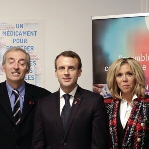 Le président Emmanuel Macron et son épouse Brigitte Macron visitent le centre hospitalier Delafontaine à Saint-Denis. Le 1er décembre 2017. © Stéphane Lemouton / Bestimage