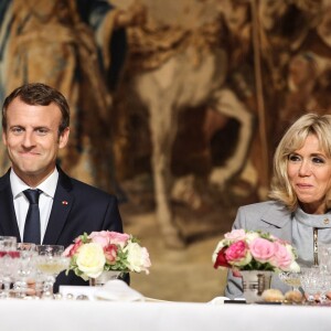 Le président de la République Emmanuel Macron et sa femme Brigitte Macron - 180 chefs étoilés reçus au palais de l'Elysée pour le Déjeuner des grands chefs à Paris, le 27 septembre 2017, pour promouvoir la cuisine française. © Hamilton/Pool/Bestimage