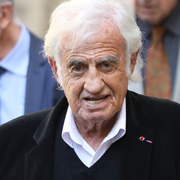 Jean-Paul Belmondo lors des obsèques de Jean Rochefort en l'église Saint-Thomas d'Aquin à Paris, le 13 octobre 2017.