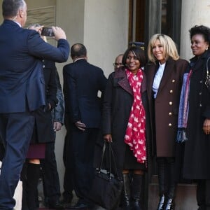 Brigitte Macron - Le président Emmanuel Macron quitte le palais de l'Elysée avec les chefs d'état du One Planet Summit pour rejoindre un bateau au Pont Alexandre III à Paris le 12 décembre 2017. © Pierre Perusseau / Bestimage