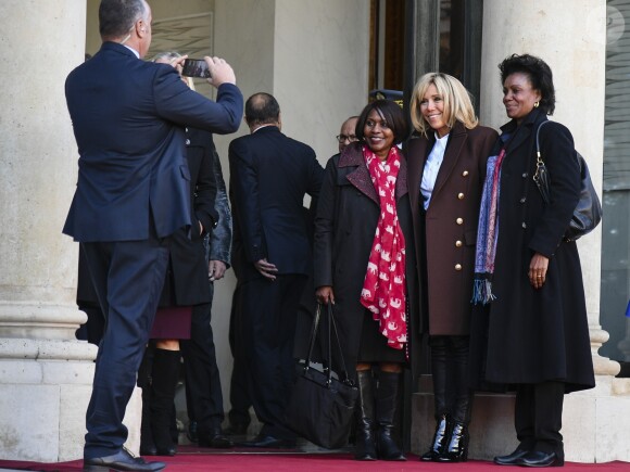 Brigitte Macron - Le président Emmanuel Macron quitte le palais de l'Elysée avec les chefs d'état du One Planet Summit pour rejoindre un bateau au Pont Alexandre III à Paris le 12 décembre 2017. © Pierre Perusseau / Bestimage