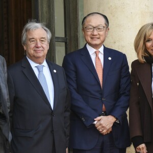 Bill Gates, Antonio Guterres, Jim Yong Kim, Brigitte Macron (Trogneux) - Les chefs de la délégation et les principaux partenaires du "One Planet Summit" reçus au palais de l'Elysée par le président de la République française à Paris. Le 12 décembre 2017 © Pierre Perusseau / Bestimage