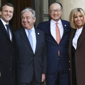 Emmanuel Macron, Antonio Guterres, Jim Yong Kim, Brigitte Macron (Trogneux) - Les chefs de la délégation et les principaux partenaires du "One Planet Summit" reçus au palais de l'Elysée par le président de la République française à Paris. Le 12 décembre 2017 © Pierre Perusseau / Bestimage