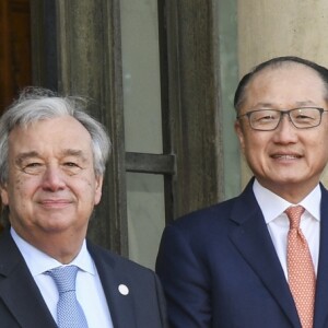 Bill Gates, Antonio Guterres, Jim Yong Kim et Brigitte Macron (Trogneux) - Les chefs de la délégation et les principaux partenaires du "One Planet Summit" reçus au palais de l'Elysée par le président de la République française à Paris. Le 12 décembre 2017 © Pierre Perusseau / Bestimage