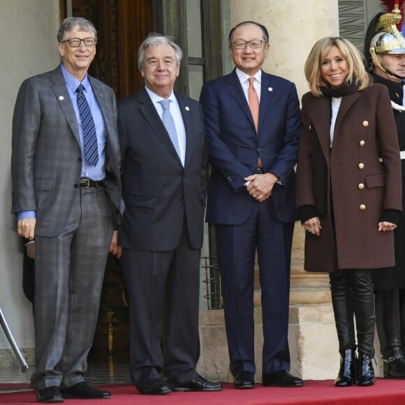 Bill Gates, Antonio Guterres, Jim Yong Kim et Brigitte Macron (Trogneux) - Les chefs de la délégation et les principaux partenaires du "One Planet Summit" reçus au palais de l'Elysée par le président de la République française à Paris. Le 12 décembre 2017 © Pierre Perusseau / Bestimage