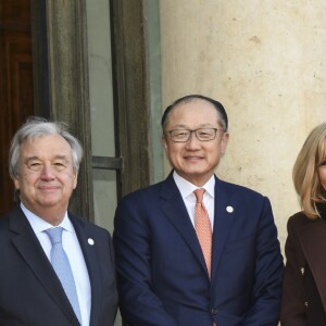 Bill Gates, Antonio Guterres, Jim Yong Kim et Brigitte Macron (Trogneux) - Les chefs de la délégation et les principaux partenaires du "One Planet Summit" reçus au palais de l'Elysée par le président de la République française à Paris. Le 12 décembre 2017 © Pierre Perusseau / Bestimage