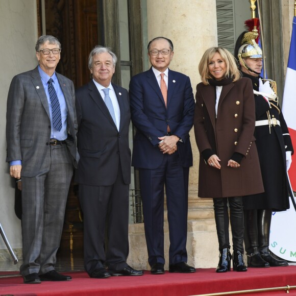 Bill Gates, Antonio Guterres, Jim Yong Kim et Brigitte Macron (Trogneux) - Les chefs de la délégation et les principaux partenaires du "One Planet Summit" reçus au palais de l'Elysée par le président de la République française à Paris. Le 12 décembre 2017 © Pierre Perusseau / Bestimage