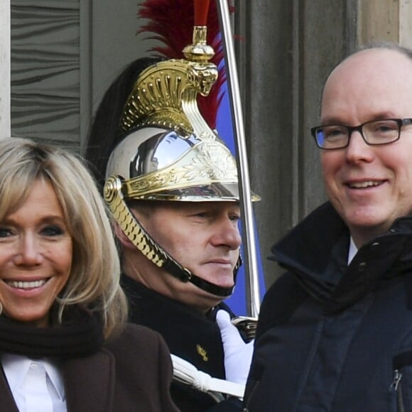 Brigitte Macron (Trogneux) et le prince Albert II de Monaco - Les chefs de la délégation et les principaux partenaires du "One Planet Summit" reçus au palais de l'Elysée par le président de la République française à Paris. Le 12 décembre 2017 © Pierre Perusseau / Bestimage