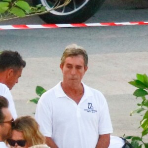 Françoise Thibaut (mère de L. Hallyday), Laeticia Hallyday, David Hallyday, Laura Smet - Obsèques de Johnny Hallyday au cimetière de Lorient sur l'île Saint-Barthélemy, Antilles françaises, le 11 décembre 2017.