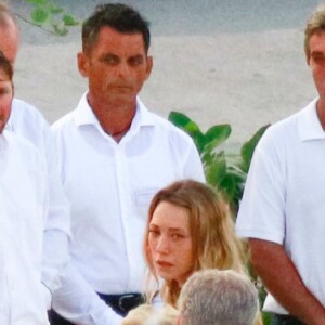 Françoise Thibaut (mère de L. Hallyday), Laeticia Hallyday, David Hallyday, Laura Smet - Obsèques de Johnny Hallyday au cimetière de Lorient sur l'île Saint-Barthélemy, Antilles françaises, le 11 décembre 2017.