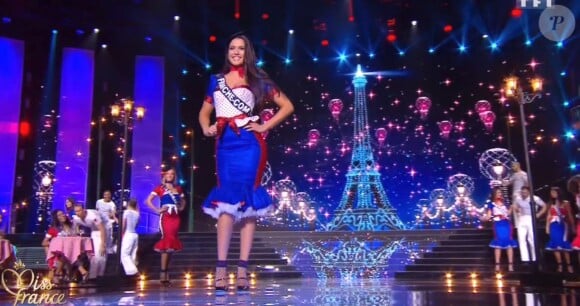 Miss Franche-Comté : Mathilde Klinguer en tenue du 14 juillet - Concours Miss France 2018. Sur TF1, le 16 décembre 2017.