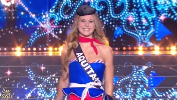 Miss Aquitaine : Cassandra Jullia en tenue du 14 juillet - Concours Miss France 2018. Sur TF1, le 16 décembre 2017.