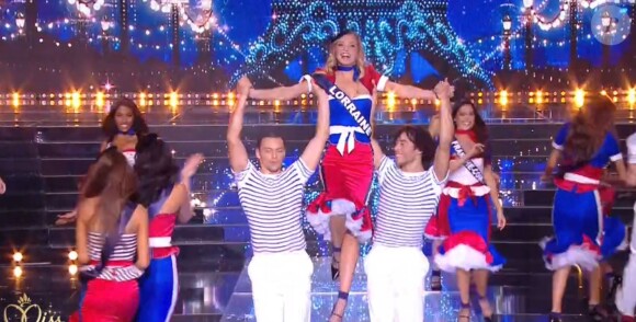 Miss Lorraine : Cloé Cirelli en tenue du 14 juillet - Concours Miss France 2018. Sur TF1, le 16 décembre 2017.
