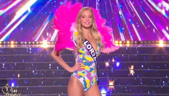Miss Lorraine : Cloé Cirelli en maillot de bain - Concours Miss France 2018. Sur TF1, le 16 décembre 2017.