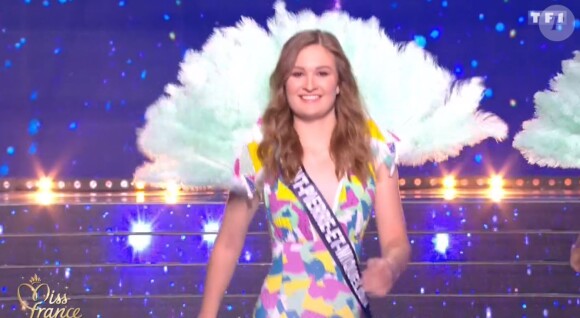 Miss Saint-Pierre et Miquelon : Héloïse Urtizberea en maillot de bain - Concours Miss France 2018. Sur TF1, le 16 décembre 2017.