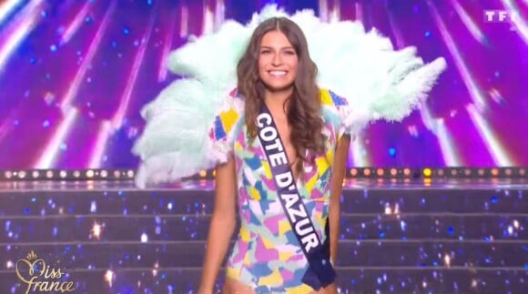 Miss Côte d'Azur : Julia Sidi-Atman en maillot de bain - Concours Miss France 2018. Sur TF1, le 16 décembre 2017.